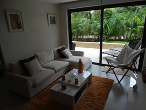 Apartment | Living area | Flat-screen TV