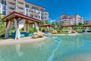2 outdoor pools, pool umbrellas, sun loungers - Apartments in Complex Poseidon (Nessebar)