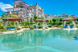 2 outdoor pools, pool umbrellas, sun loungers - Apartments in Complex Poseidon (Nessebar)