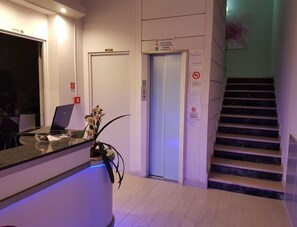 Reception - Hotel Asso (Rimini)