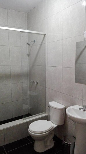 Shower, free toiletries, towels - Balsa y Totora (Máncora)