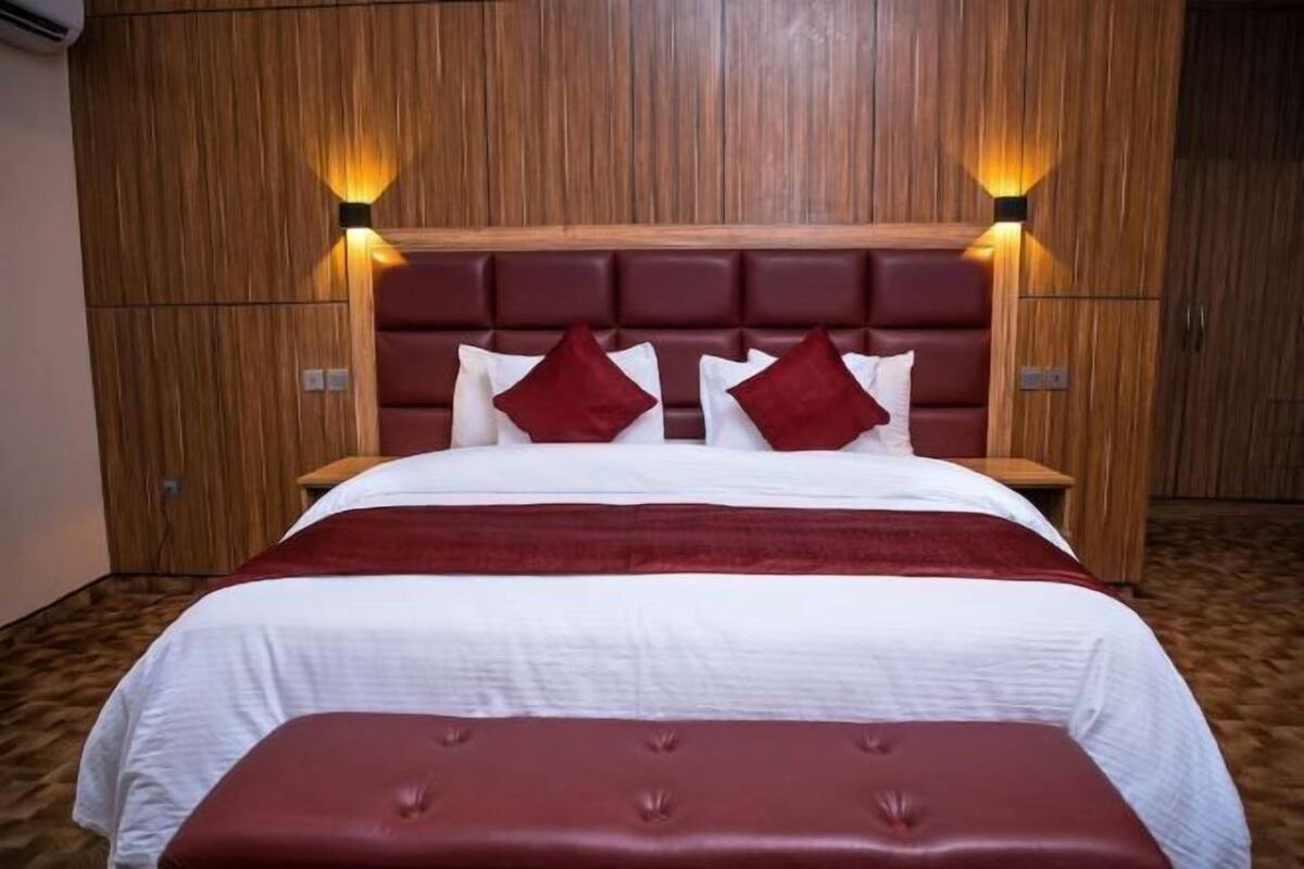 Coffres-forts dans les chambres, bureau, rideaux occultants