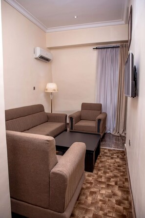 Suite, 2 Twin Beds, Non Smoking, Balcony (Living Room) | In-room safe, desk, blackout drapes, free WiFi - Best Western Plus Enugu (Enugu)