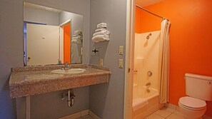 Towels - Los Angeles Inn & Suites - LAX (Los Angeles)
