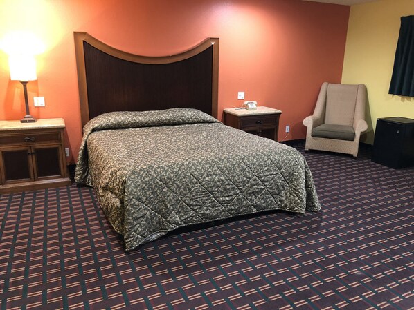 Iron/ironing board, free WiFi, bed sheets