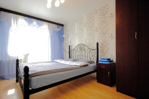 Appartement, cuisine (on Lenina 44) | 1 chambre, literie de qualité, bureau, rideaux d’obscurcissement