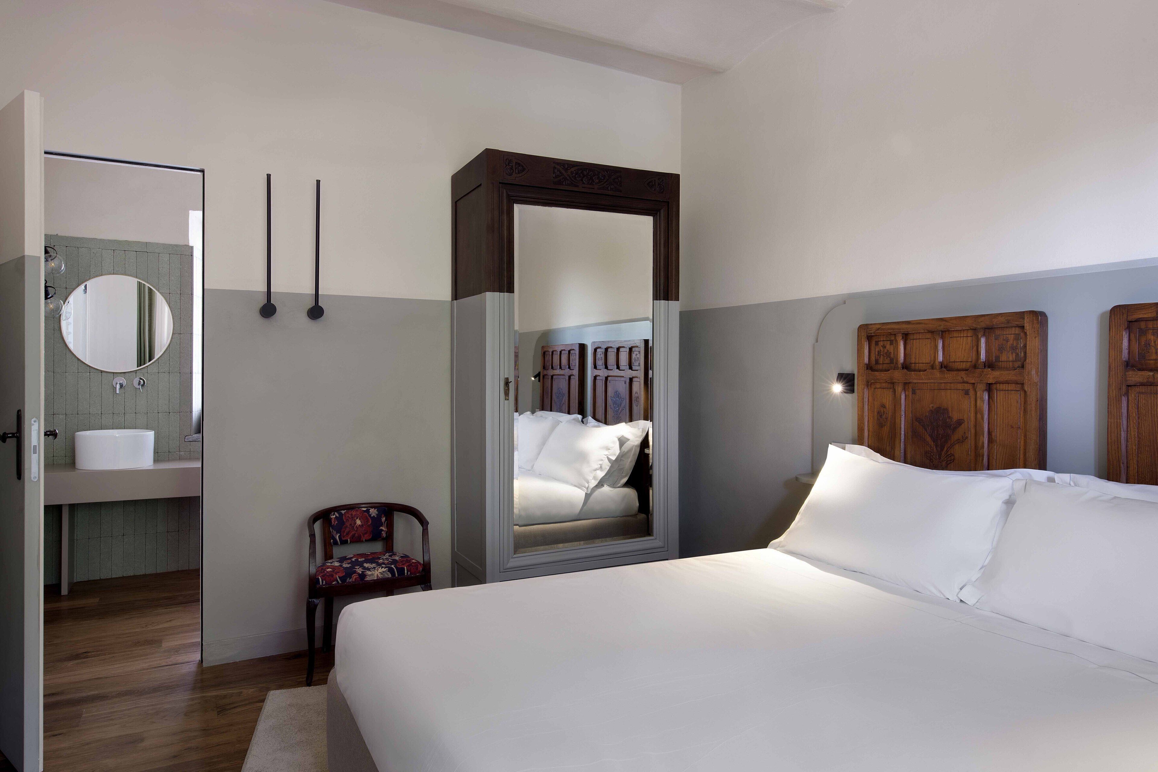 Minibar, desk, blackout drapes, soundproofing
