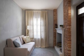 Apartment, Garden View | Living area | 42-inch flat-screen TV with satellite channels, TV - Agriturismo Ca' del Re (Verduno)