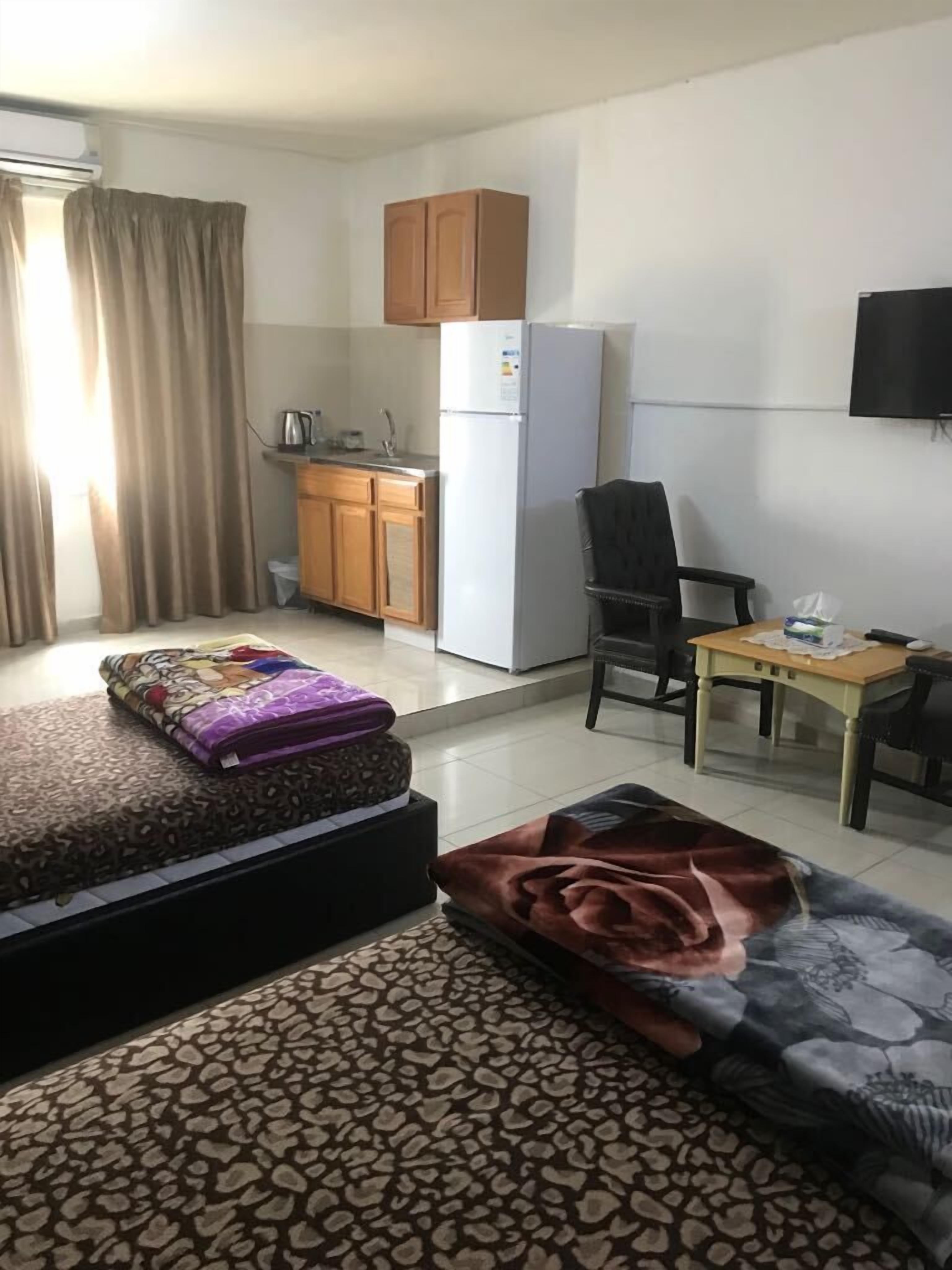 studio | desk, iron/ironing board, free wifi, bed sheets