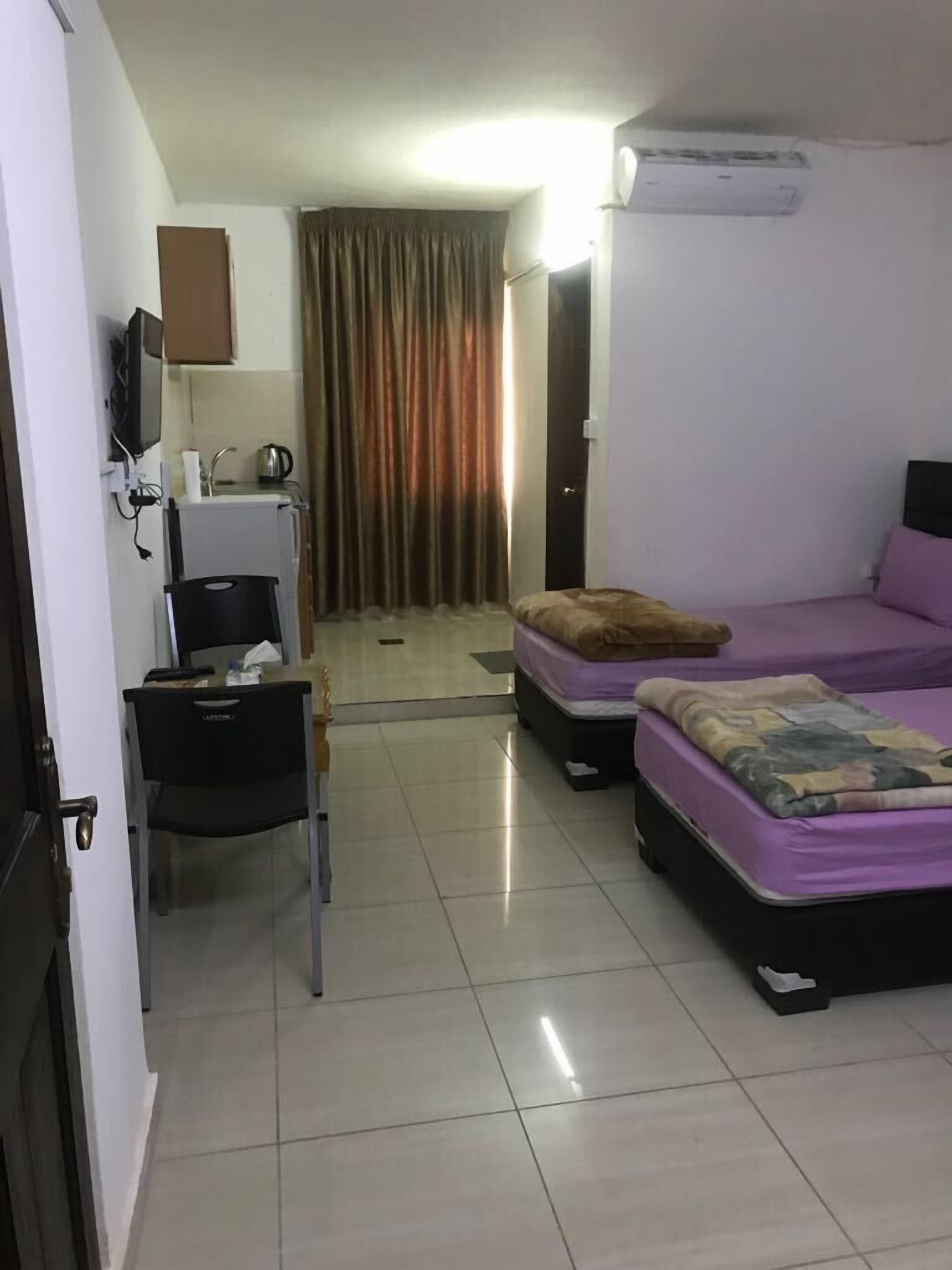 studio | desk, iron/ironing board, free wifi, bed sheets