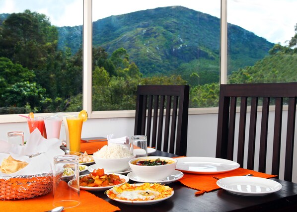 Restaurant - Pine Tree Munnar (Devikolam)