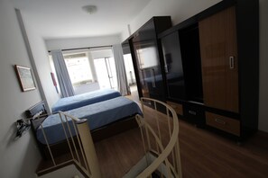 Standardlejlighed - 1 soveværelse | 1 soveværelse, minibar, strygejern/strygebræt, sengetøj