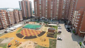 Suite, 1 Schlafzimmer (Alexandra Nevskogo 15/2) | Ausblick vom Zimmer