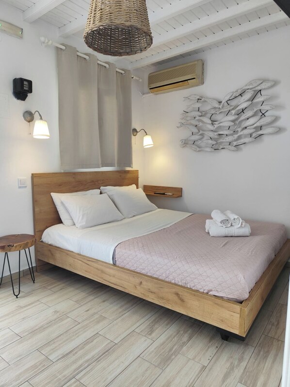 Chambre double ou avec lits jumeaux | Coffre-fort pour ordinateur portable, rideaux d’obscurcissement
