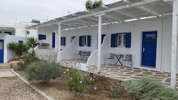 Habitación triple | Vista al jardín