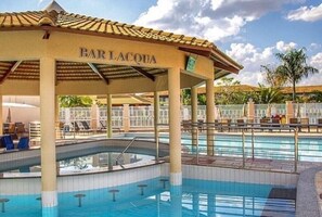 Swim-up bar - HOTEL LACQUA DIROMA IV - APARTAMENTO(368) COMPLETO PARA 5 PESSOAS EM CALDAS NOVAS-GO (Caldas Novas)