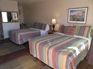 Double Room, River View, Ground Floor (Pet Friendly) | Desk, blackout drapes, free WiFi, bed sheets - San Juan Inn (Mexican Hat)