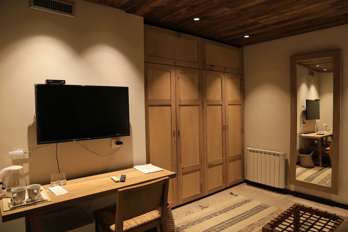 Double Room | Free minibar items, desk, iron/ironing board, free WiFi