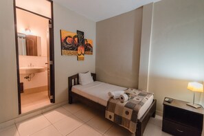 Chambre Simple, 1 lit une place | Coffres-forts dans les chambres, bureau, Wi-Fi gratuit