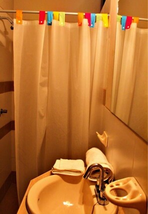 Douche, articles de toilette gratuits
