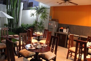 Desayuno bufé gratuito y diario