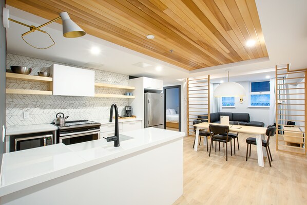 Apartment, 2 Bedrooms, Half-Basement (LC104) | Private kitchen