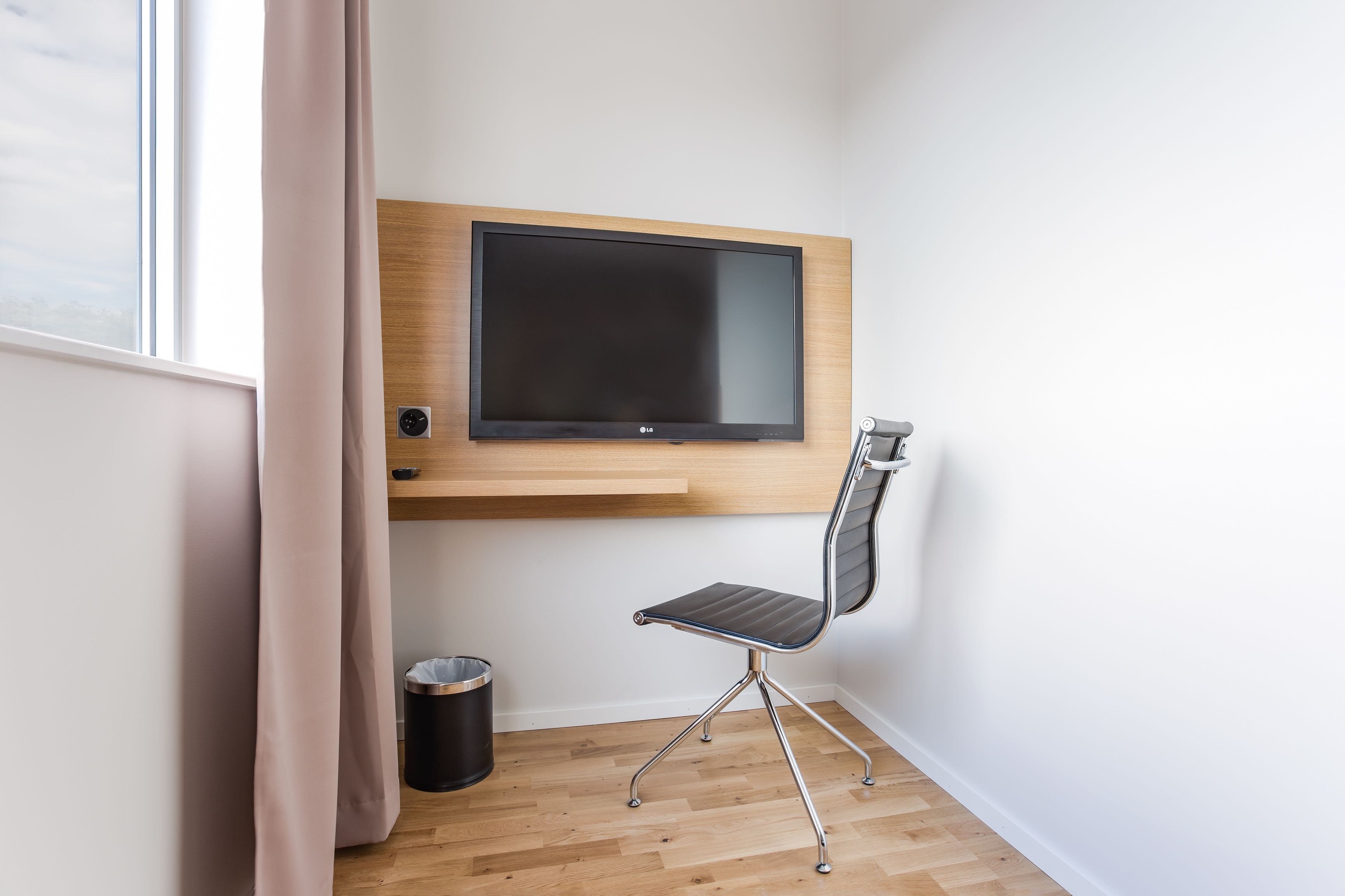 1 bedroom, in-room safe, desk, soundproofing