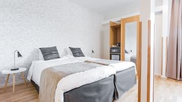 1 bedroom, in-room safe, desk, soundproofing