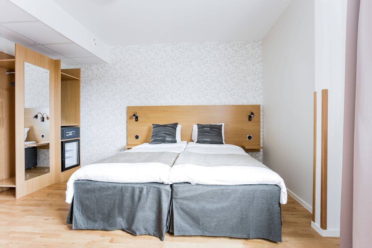 Coffres-forts dans les chambres, bureau, chambres insonorisées