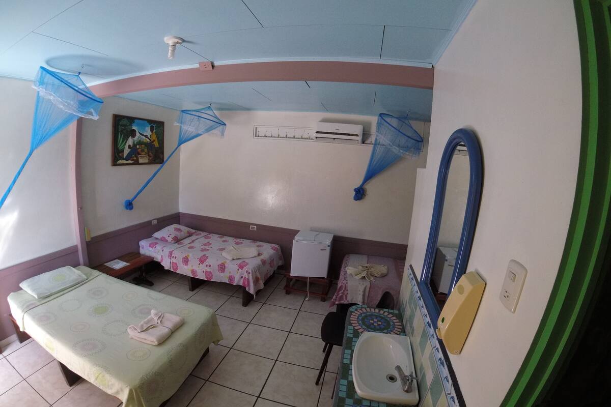 Classic Triple Room, 3 Single Beds, Non Smoking | Iron/ironing board (on request), free WiFi, bed sheets