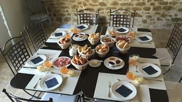 Free daily full breakfast