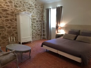 ラグジュアリー ルーム (Thym) | 防音設備、アイロン / アイロン台、ベビーベッド (無料)、WiFi (無料)