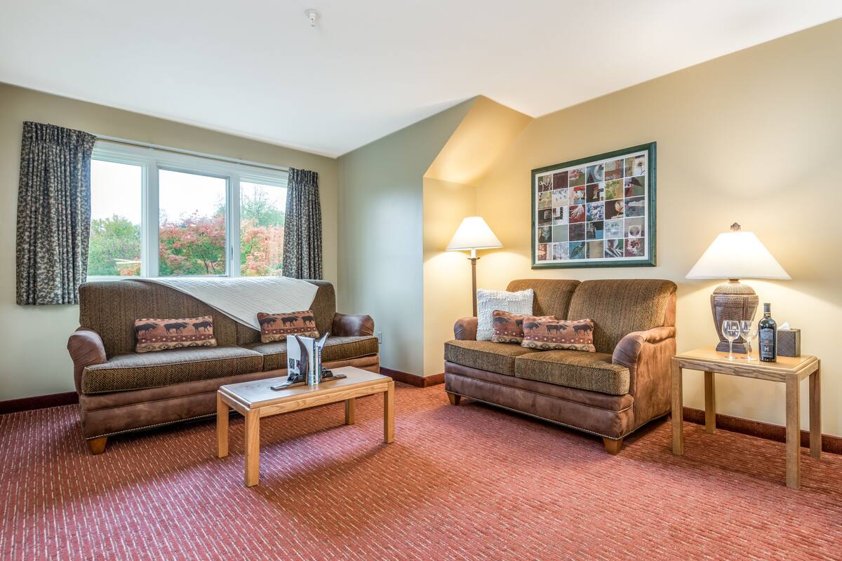 Suite, 1 Queen Bed with Sofa bed | Living area | 37-inch flat-screen TV with cable channels, TV