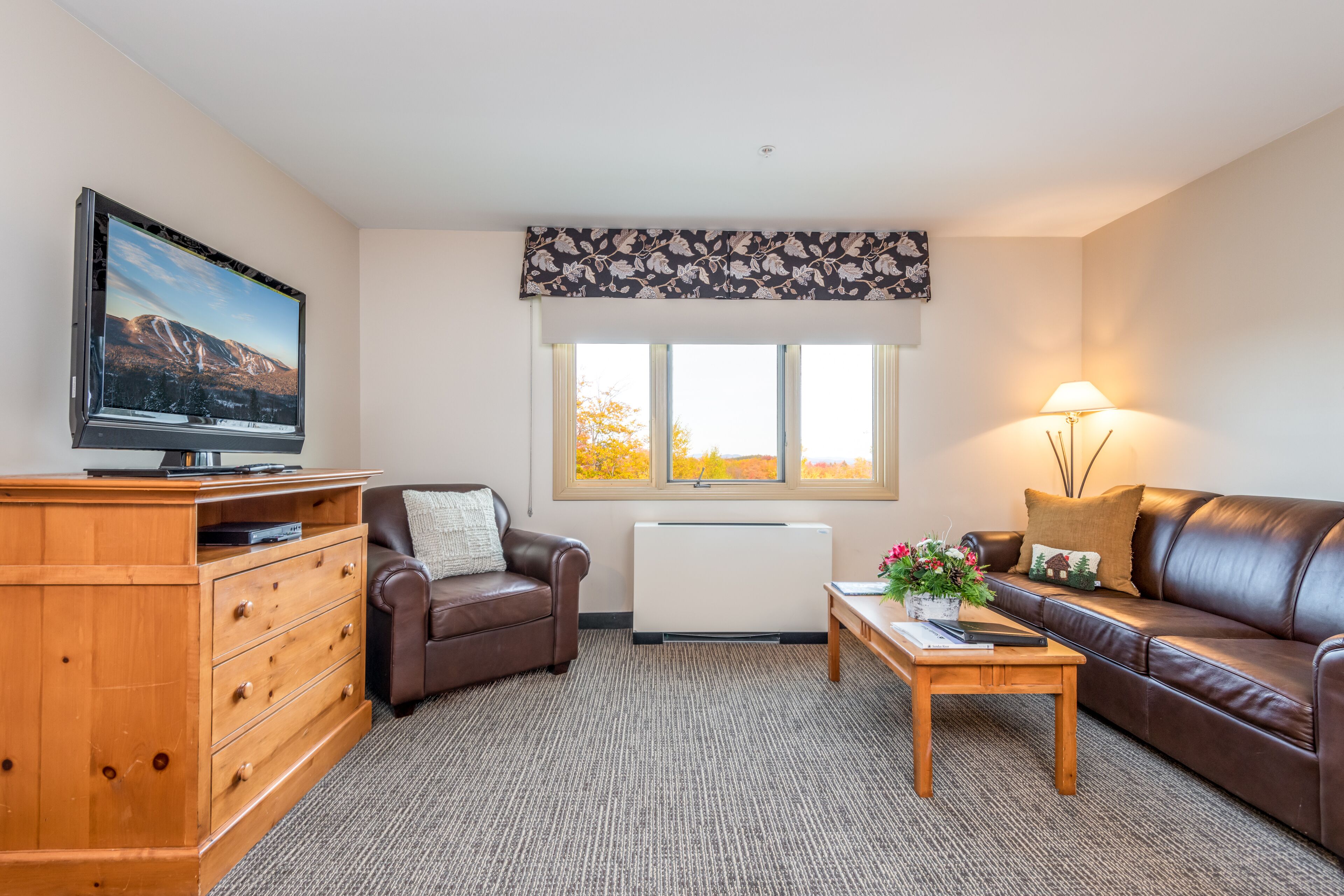 deluxe room, multiple beds | living area | 37-inch flat-screen tv with cable channels, tv