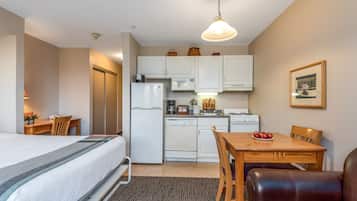 Superior Room | Private kitchen | Coffee/tea maker