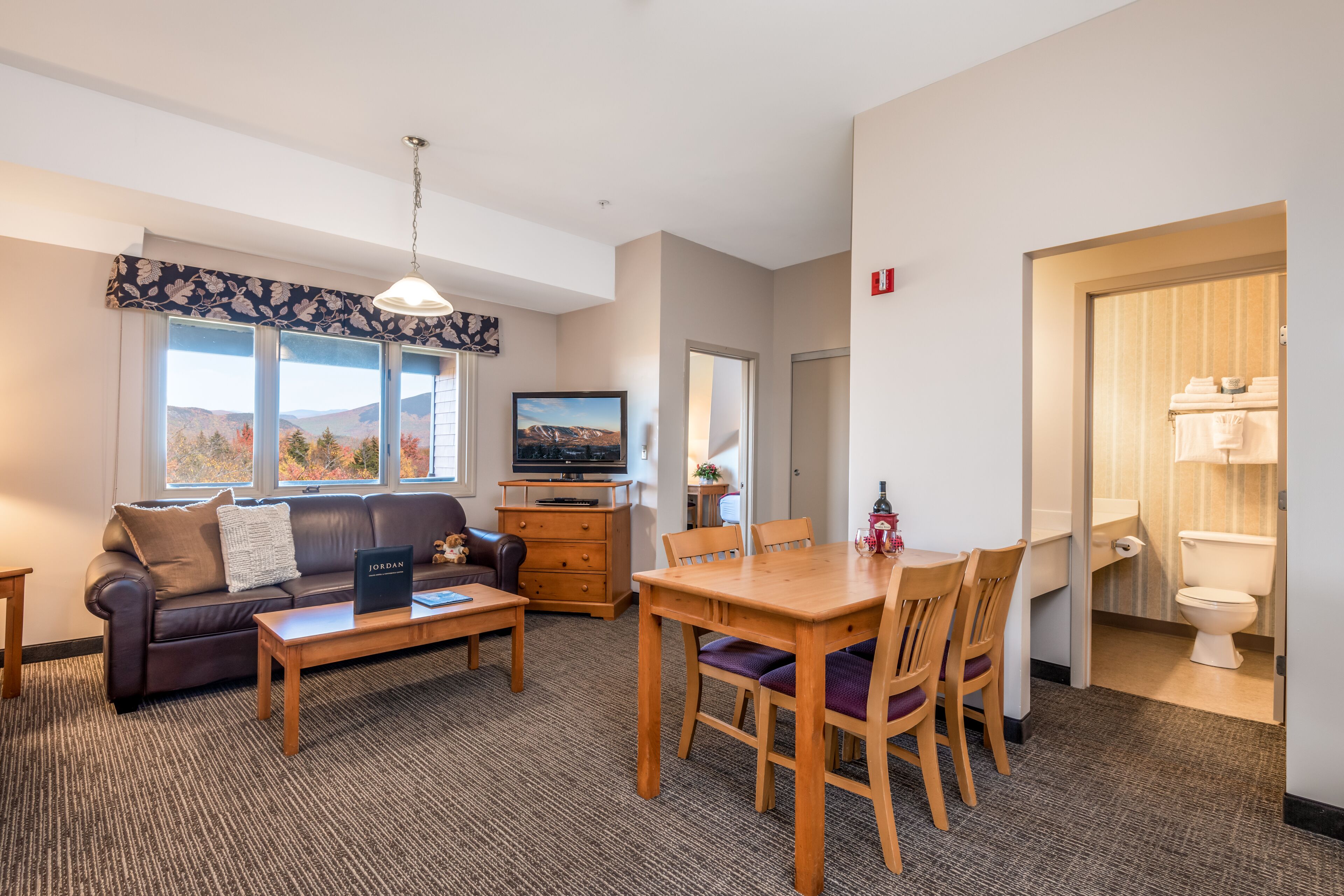 suite, 1 queen bed with sofa bed | living area | 37-inch flat-screen tv with cable channels, tv