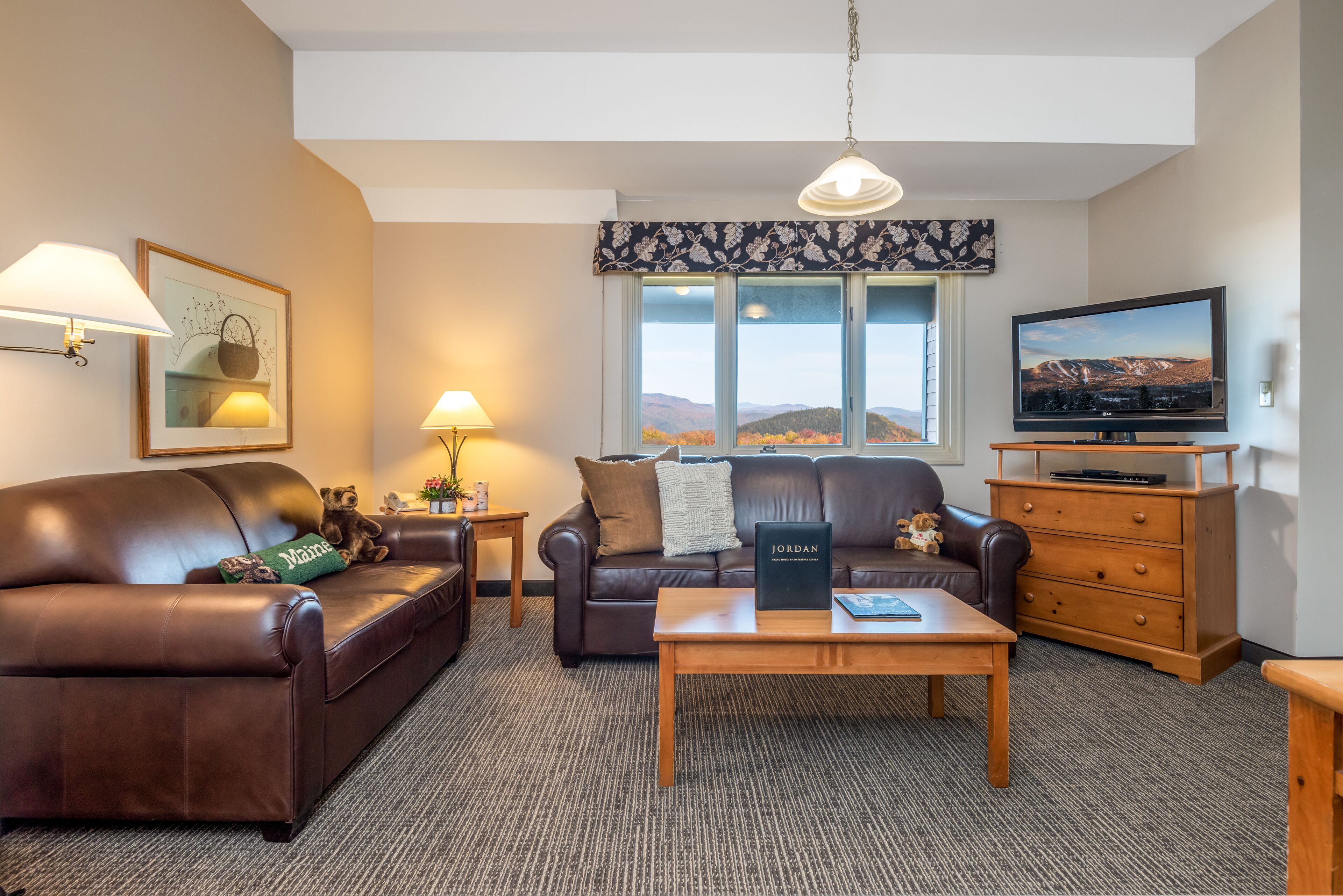 suite, 1 queen bed with sofa bed | living room | 37-inch flat-screen tv with cable channels, tv