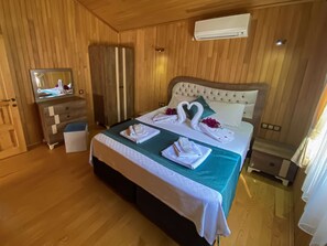 Appartement, 1 chambre | Minibar, coffres-forts dans les chambres, bureau