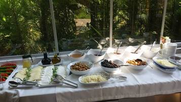 Free daily full breakfast