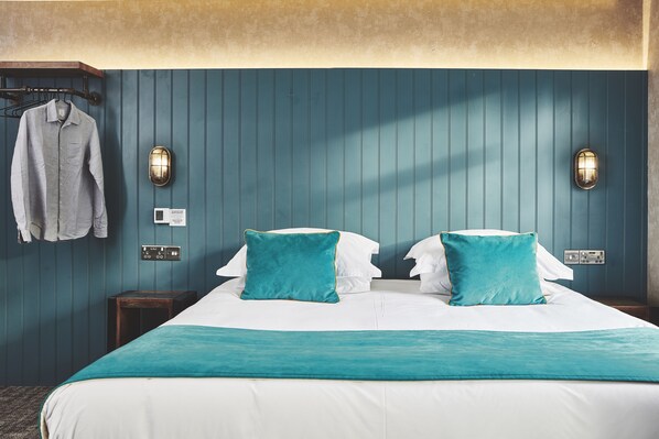 Soundproofing, free WiFi, bed sheets