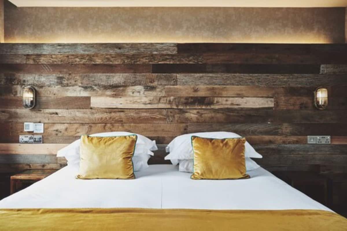 Quartos à prova de som, Wi-Fi de cortesia, roupa de cama