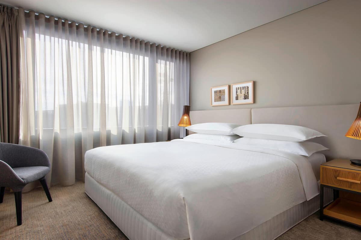 1 chambre, minibar, coffres-forts dans les chambres, bureau