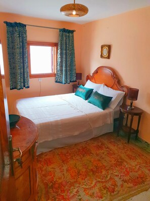 3 slaapkamers, een strijkplank/strijkijzer, wifi