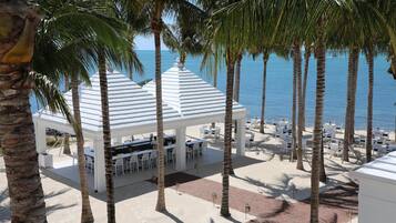 Breakfast and dinner served