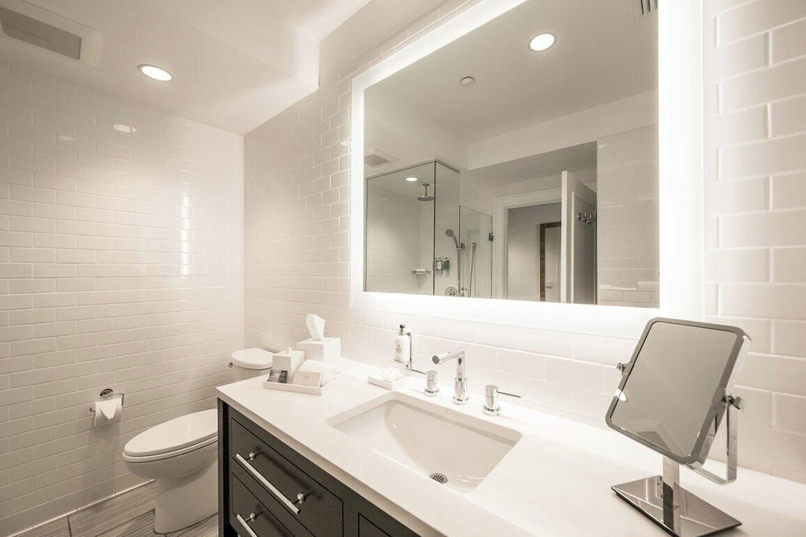 premium bedding, in-room safe, desk, laptop workspace