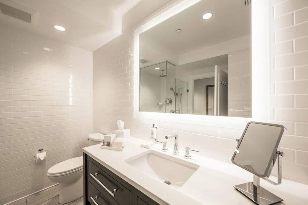 premium bedding, in-room safe, desk, laptop workspace