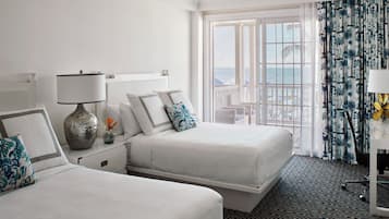 Premium-sengetøj, pengeskab på værelset, skrivebord