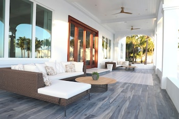 Hotel entrance and lobby at Isla Bella Beach Resort & Spa