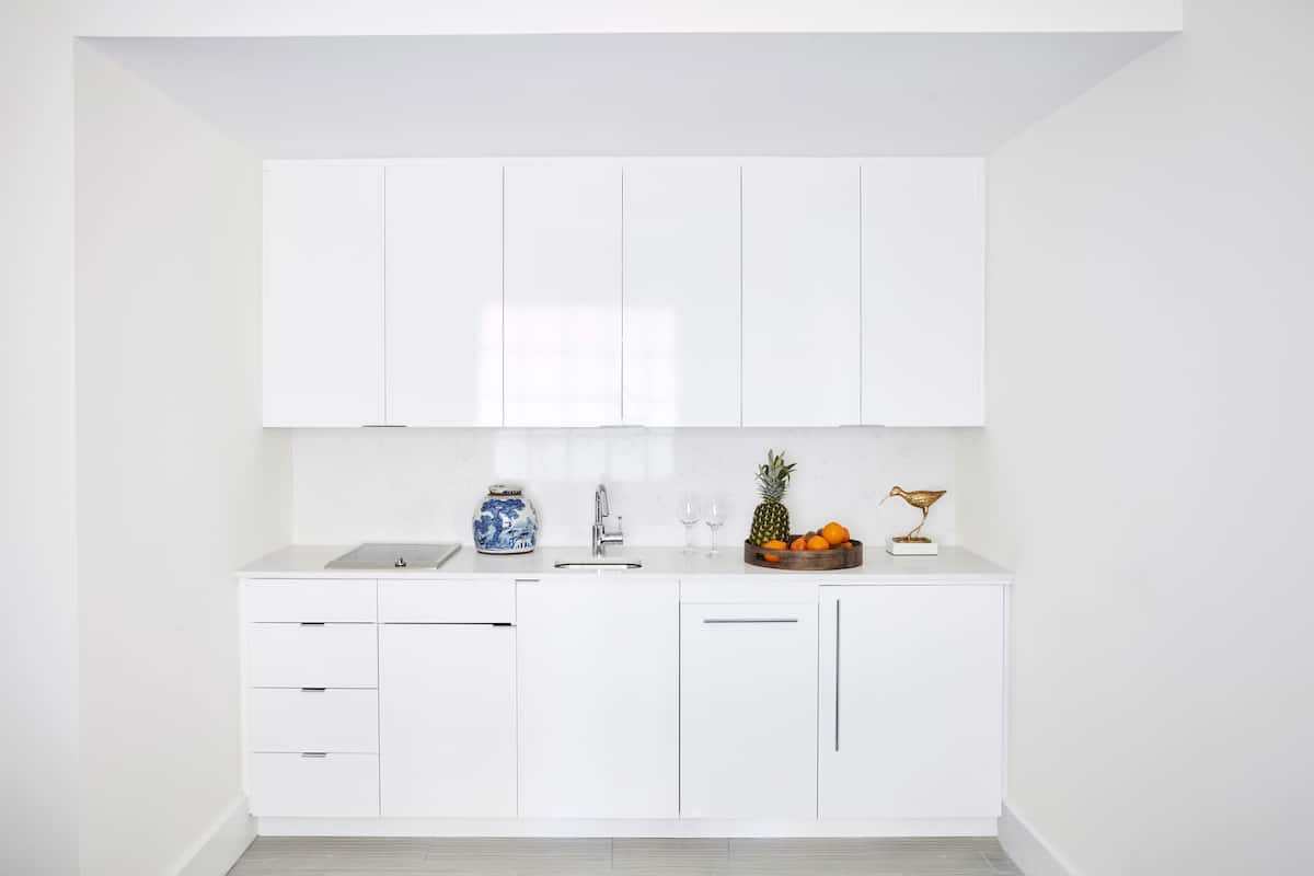 coffee/tea maker, high chair