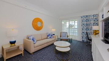 Hochwertige Bettwaren, Zimmersafe, Schreibtisch